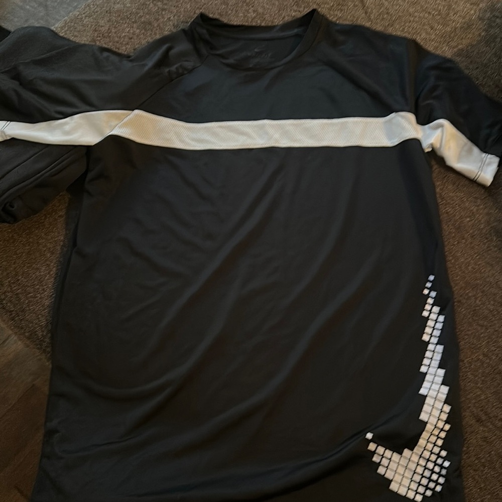 Nike dry fit standard fit tee shirt youth xl